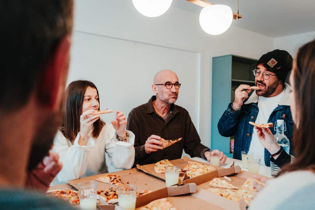 Moment de convivialité au coliving Haut Trait Rennes - coliving france